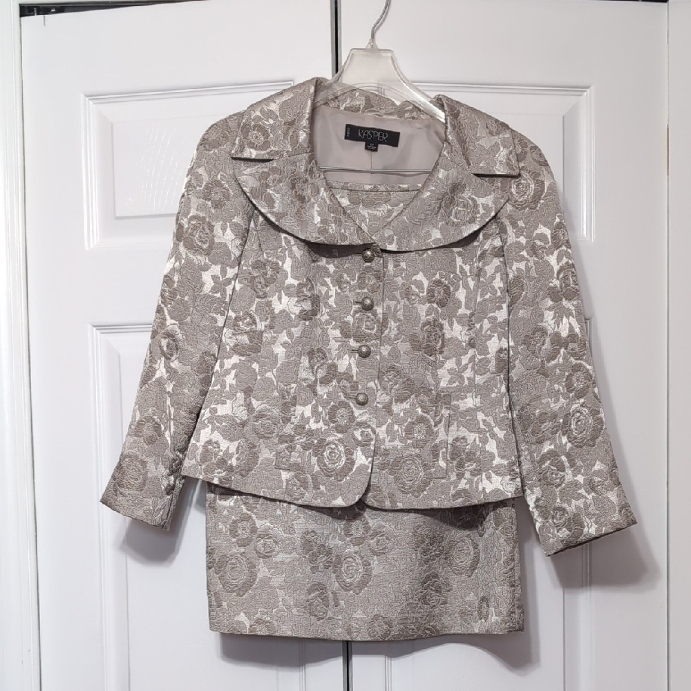 Kasper Floral Jacquard Two-Piece Jacket and Skirt Set in Taupe and Cream